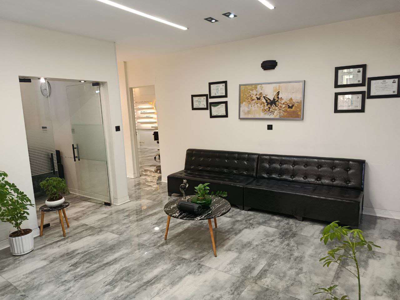 انواع فریم و عینک طبی، آفتابی و ورزشی در مرکز عینکسازی جهانشهر کرج